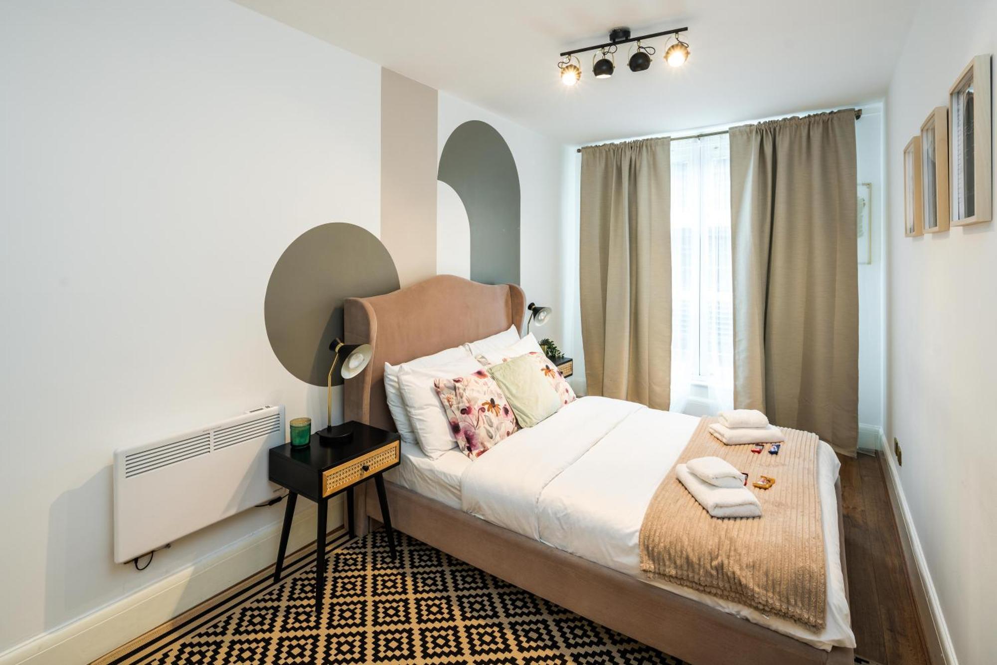 Apartamento Charming Spacious 2br Flat Near Station Parking